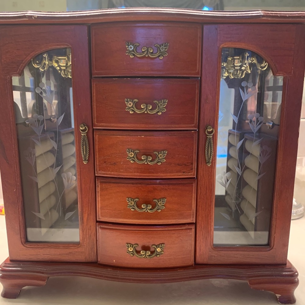 Jewelry box
